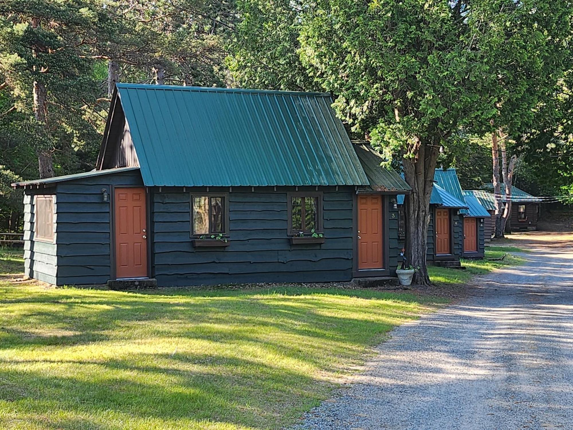 Moreno'S Adirondack Cabins Saranac Lake Exterior photo